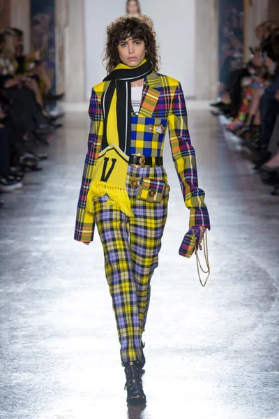 Look 4